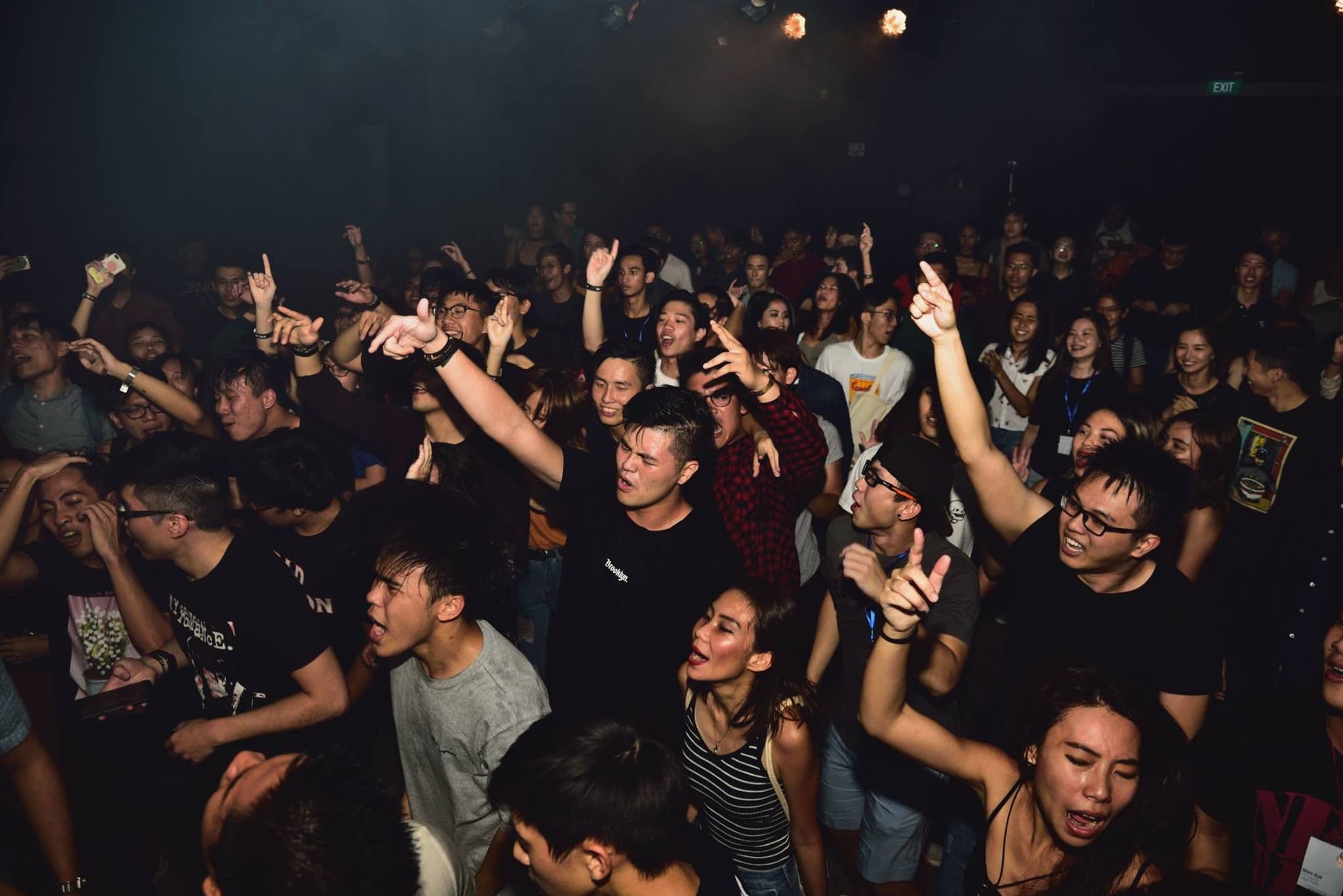 JNS2 singing their hearts out